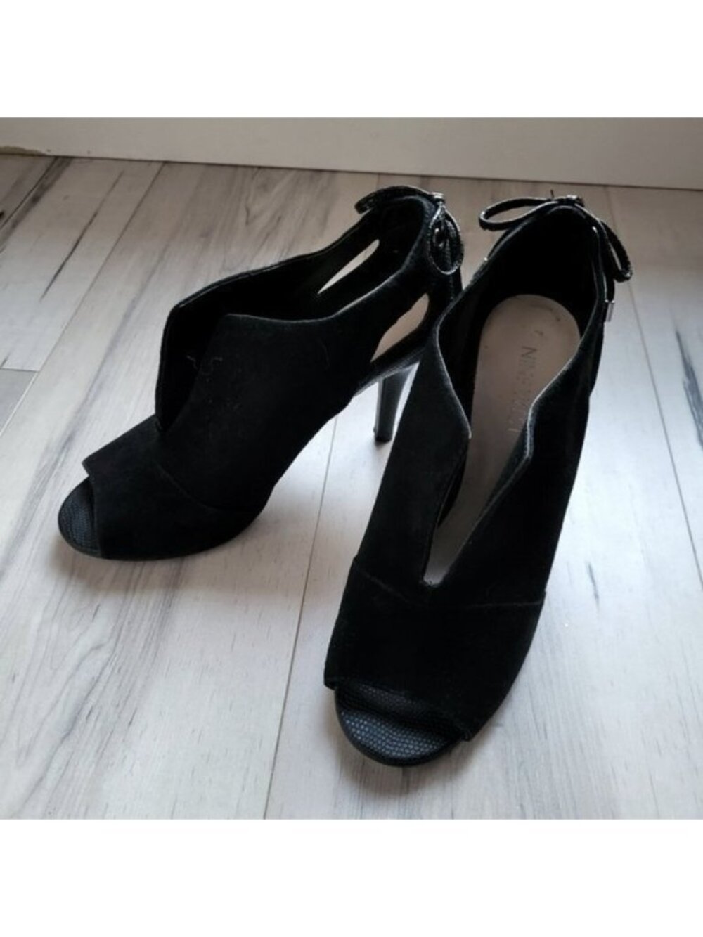 NINE WEST Black Leather Ankle Bootie Heels Sz 7.5 - BUNDLE & SAVE 30%